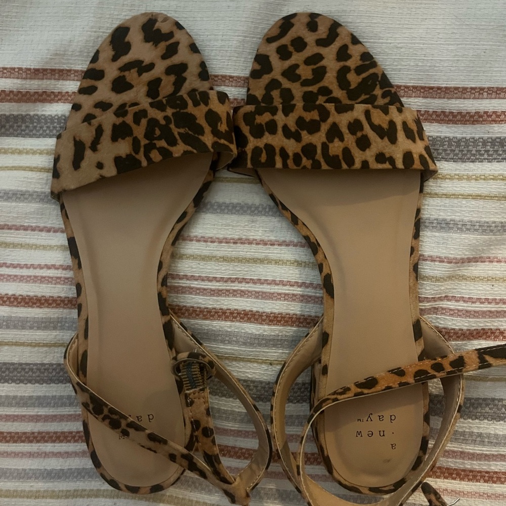 Size 7.5 women’s leopard print sandals